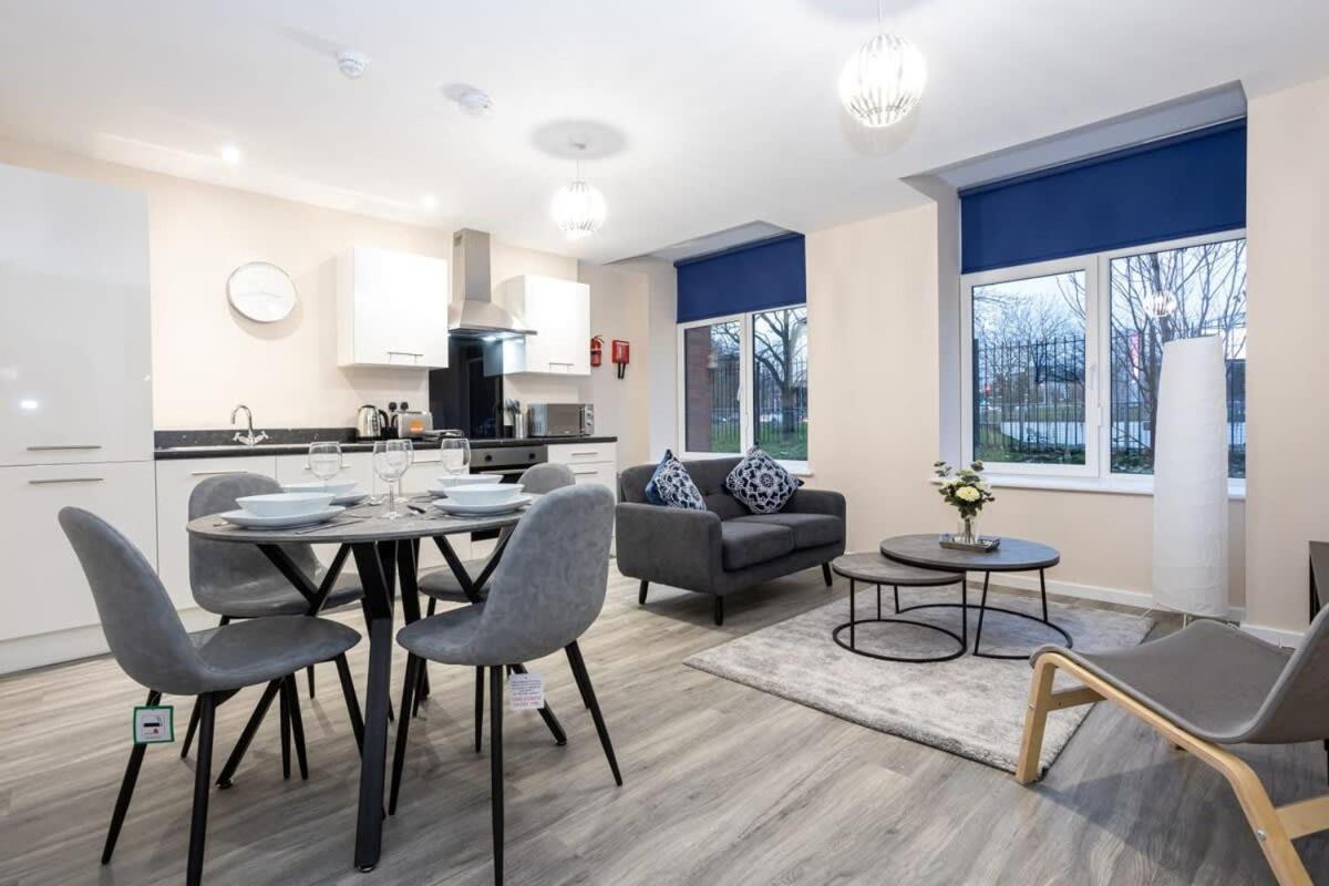 Lovely 1 Bedroom Apartment In Манчестър Екстериор снимка