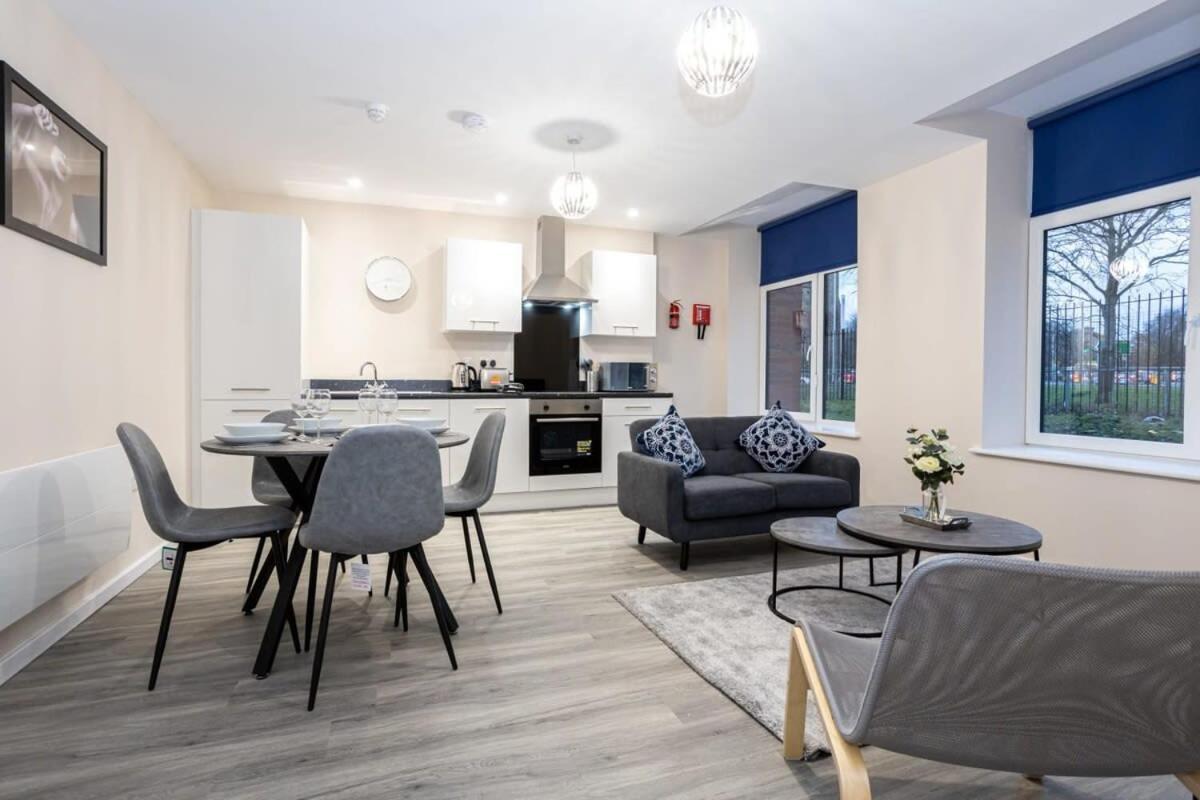 Lovely 1 Bedroom Apartment In Манчестър Екстериор снимка