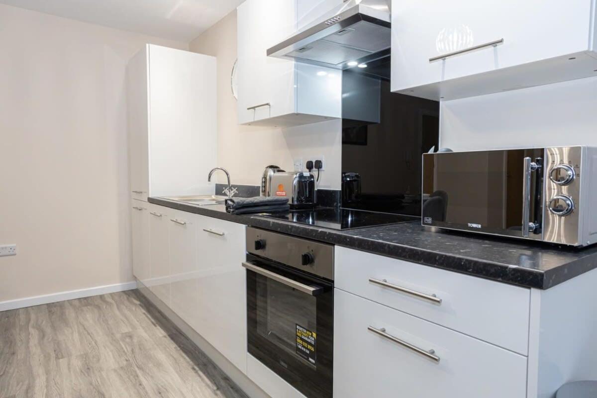 Lovely 1 Bedroom Apartment In Манчестър Екстериор снимка