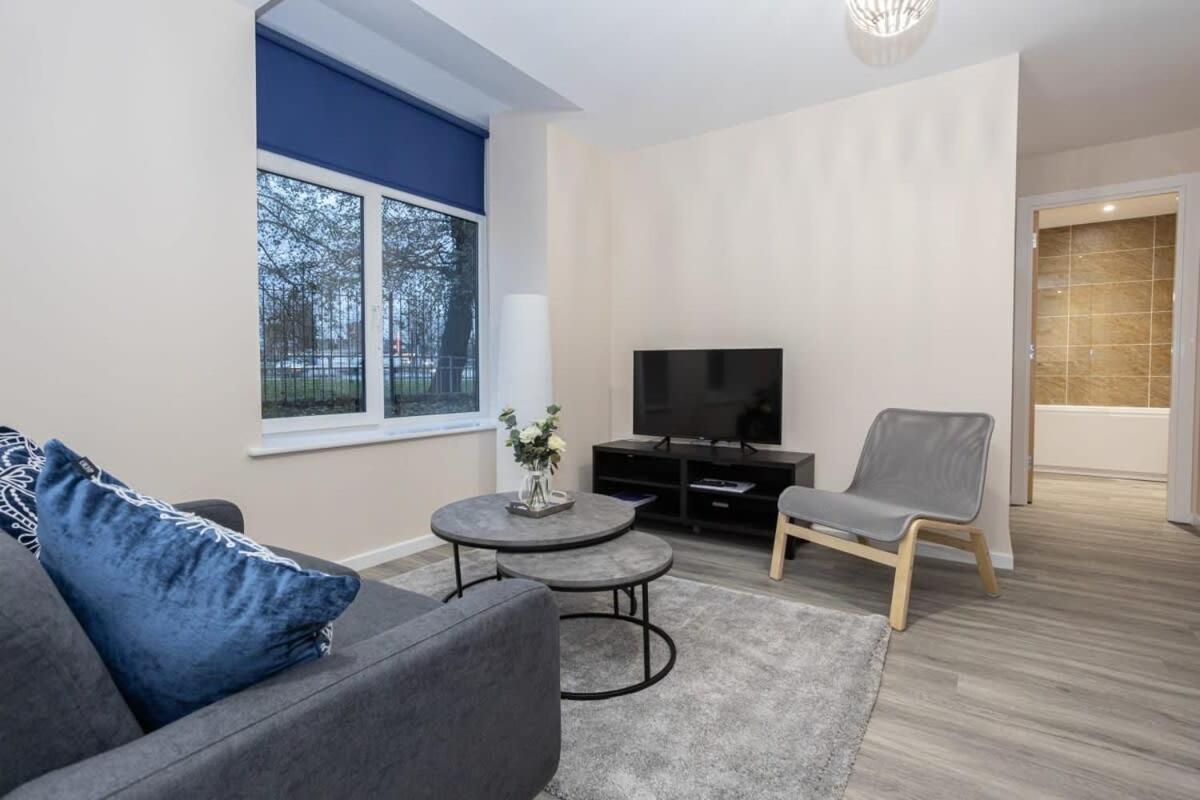 Lovely 1 Bedroom Apartment In Манчестър Екстериор снимка