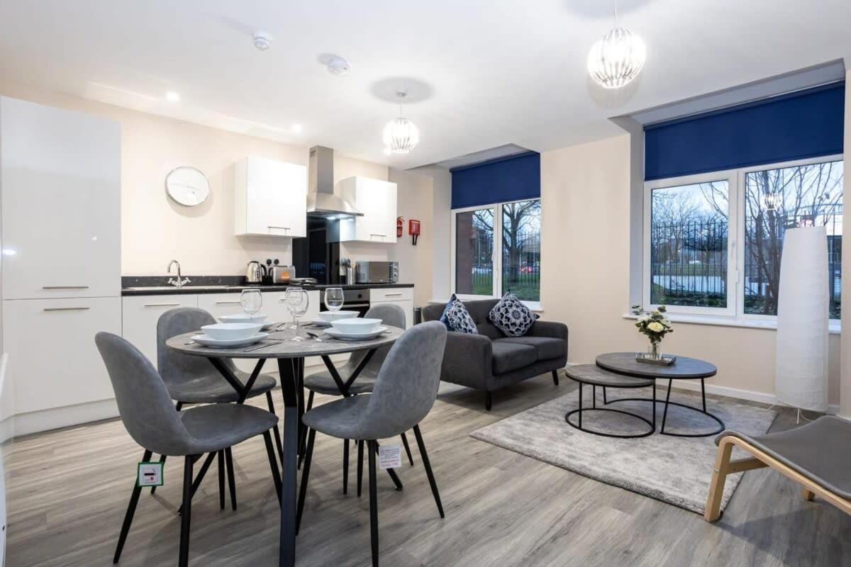 Lovely 1 Bedroom Apartment In Манчестър Екстериор снимка