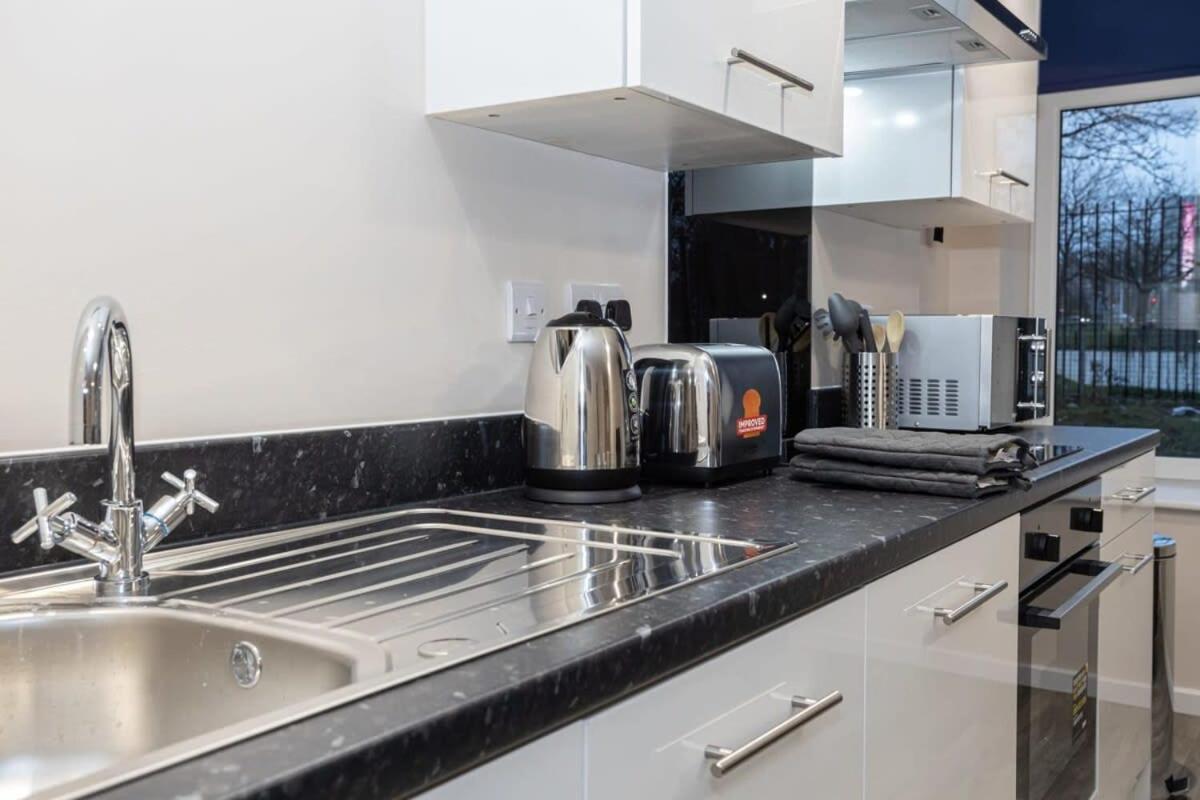 Lovely 1 Bedroom Apartment In Манчестър Екстериор снимка